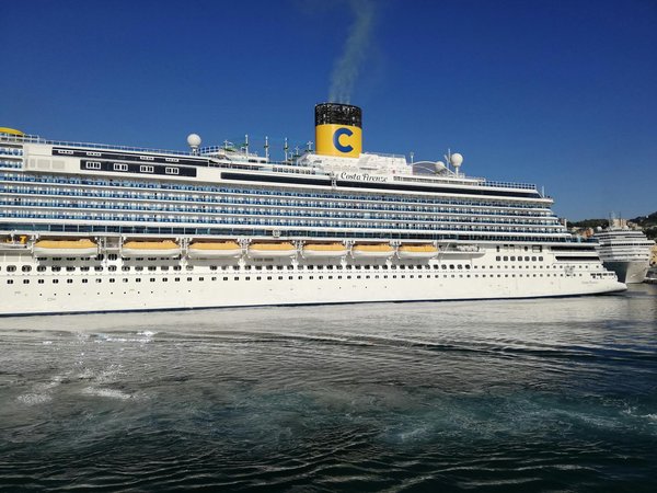 Discover the Top Guided Tours for Exploring the UK"s Charming Historic Market Towns